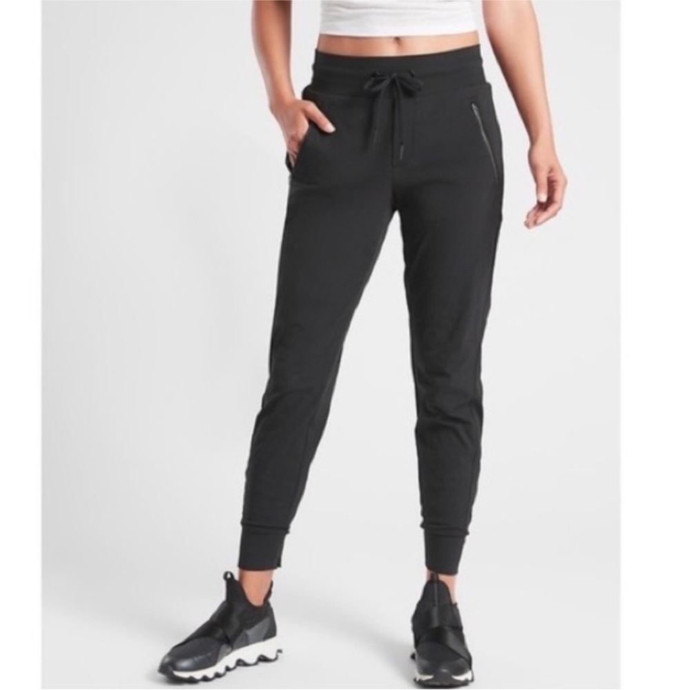 Athleta Trekkie north jogger 12